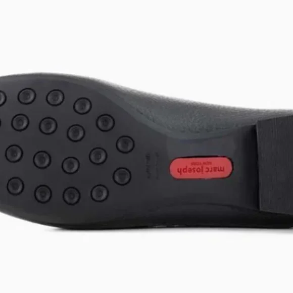 Black and Gold Shoes with Sleek Design - Picture 3 of 8